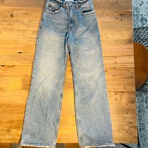 ABERCROMBIE & FITCH 90’s Relaxed Jean. Size 25S.